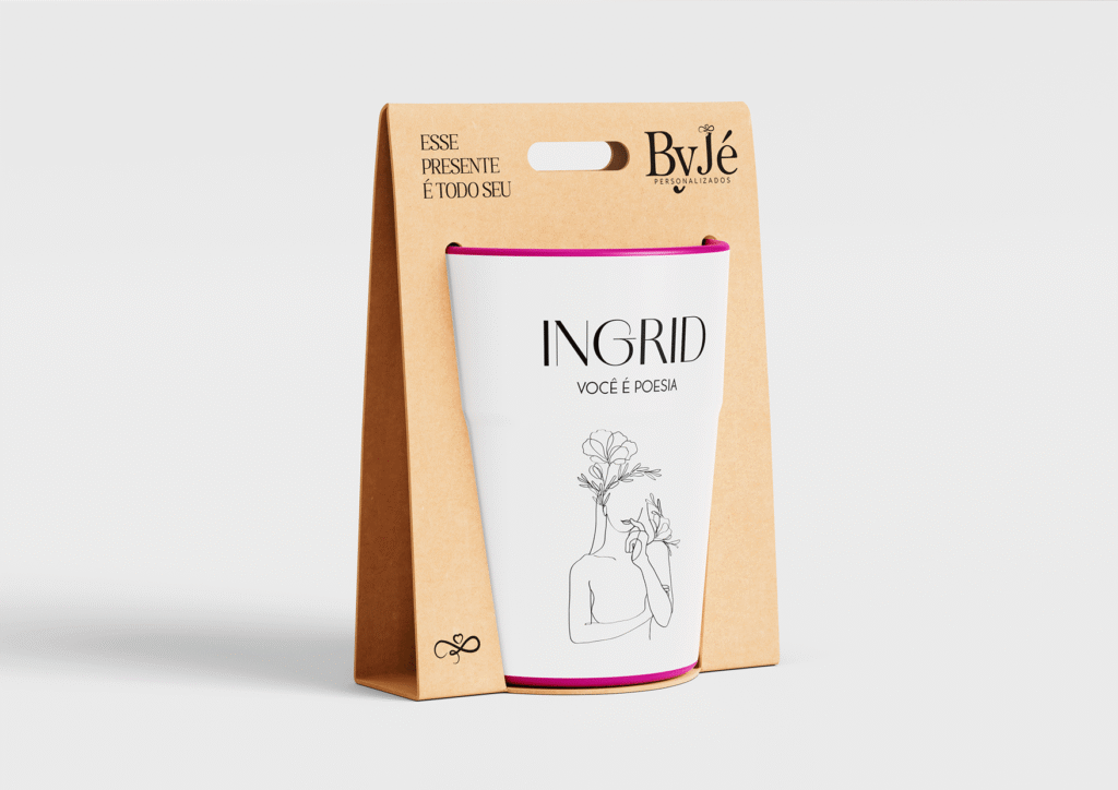 Aplicação realista da marca em embalagem de papel kraft e copo personalizado, mostrando o design de linha fina minimalista.