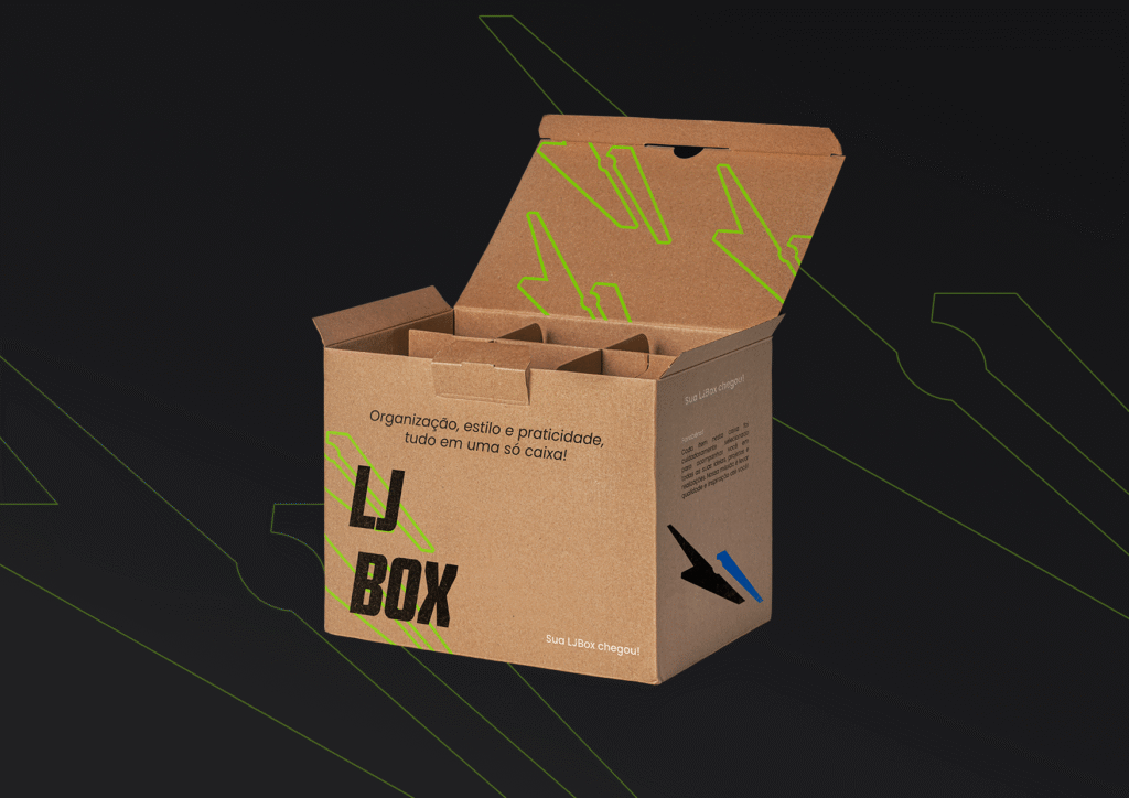 Caixa de papelão pardo (kraft) aberta, com personalização em preto e verde neon da marca "LJ Box", mostrando design interno e externo.