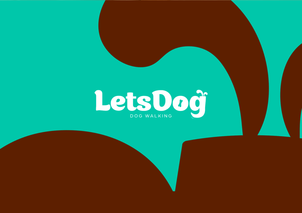 Logotipo divertido em turquesa e marrom, com tipografia arredondada e elementos visuais que remetem a caudas e orelhas de cachorro.